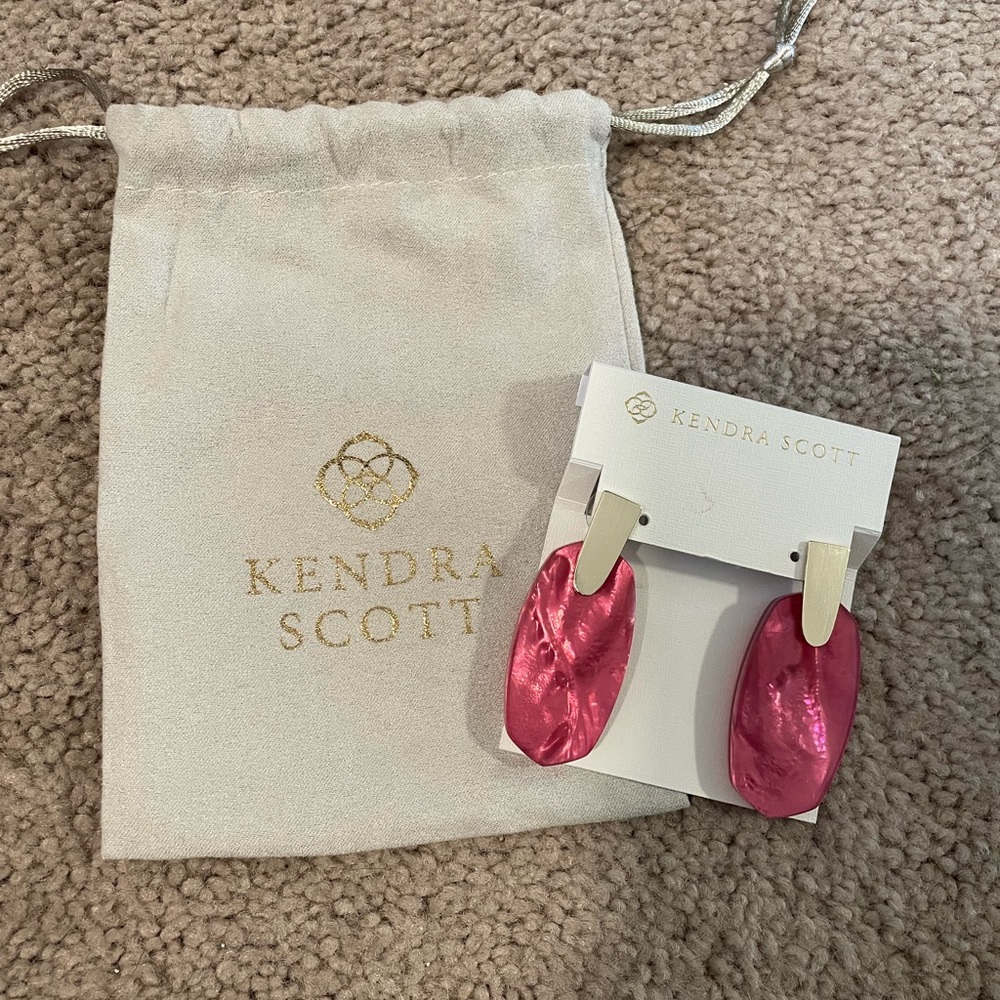 Brand new Kendra Scott earrings & bag